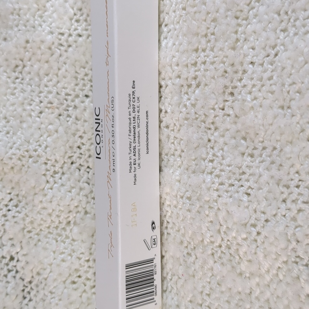 ICONIC London Triple Threat Mascara in Black, 9ml/0.30fl oz - Picture 7 of 10